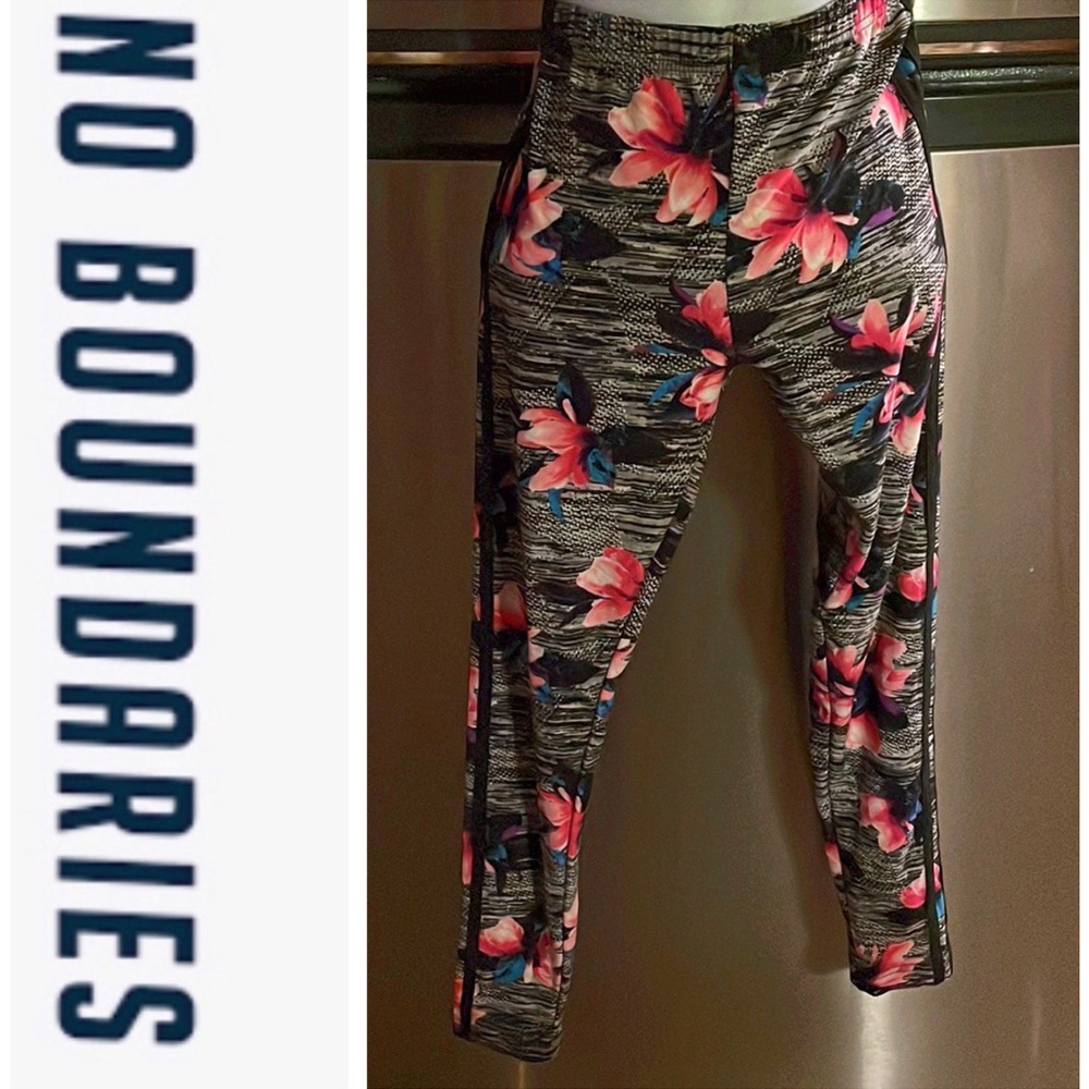 ‼️Free with Purchase‼️ Floral Leggings 🌺💜🦋 - Picture 3 of 13